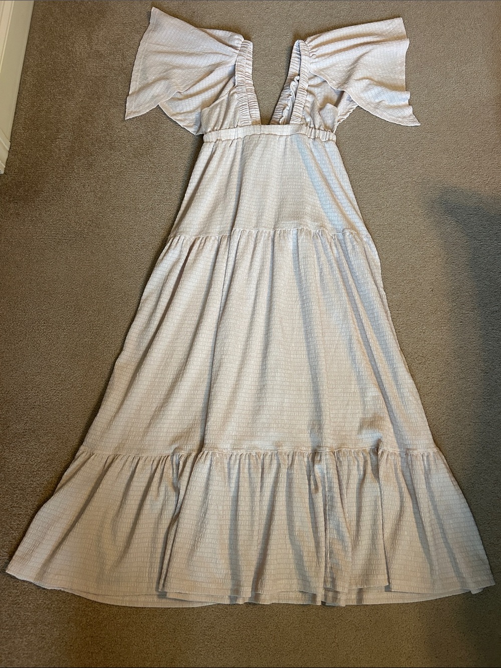 New deep V cream colored flutter sleeve maxi dress - Picture 4 of 5